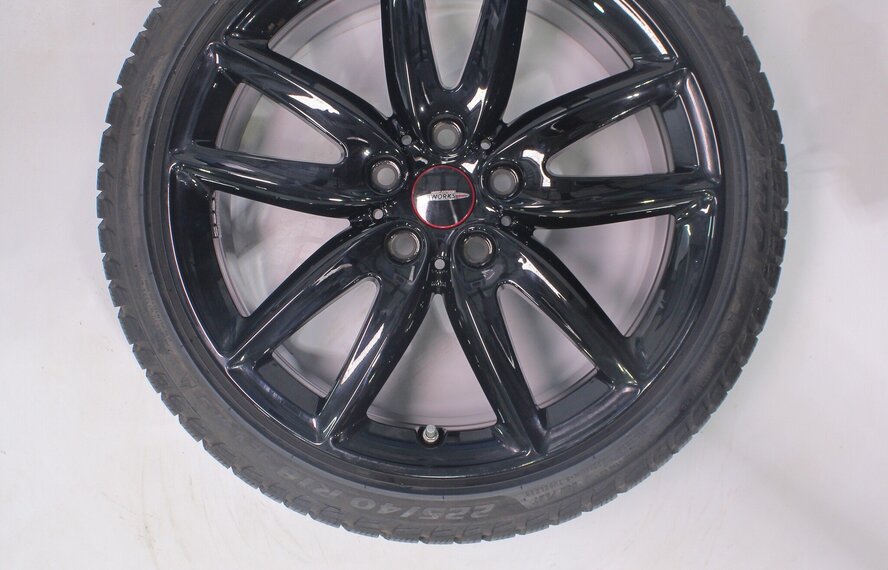 Mini Mini Clubman F54 JCW815 18-Zoll Felgen Pirelli Runflat Winterkompletträder Original