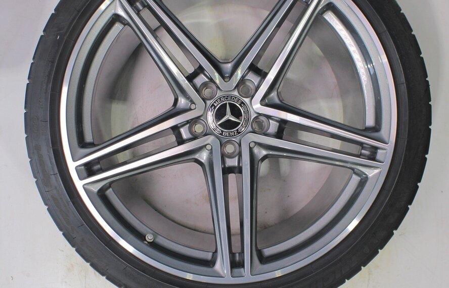 Mercedes Mercedes GT AMG C190 19 & 20-Zoll-Felgen Michelin Sommerkompletträder Original