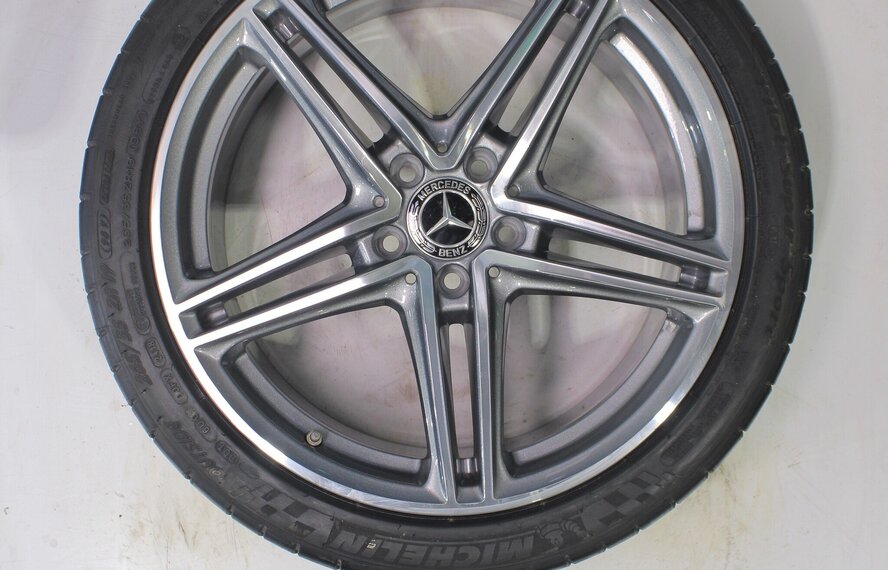 Mercedes Mercedes GT AMG C190 19 & 20-Zoll-Felgen Michelin Sommerkompletträder Original