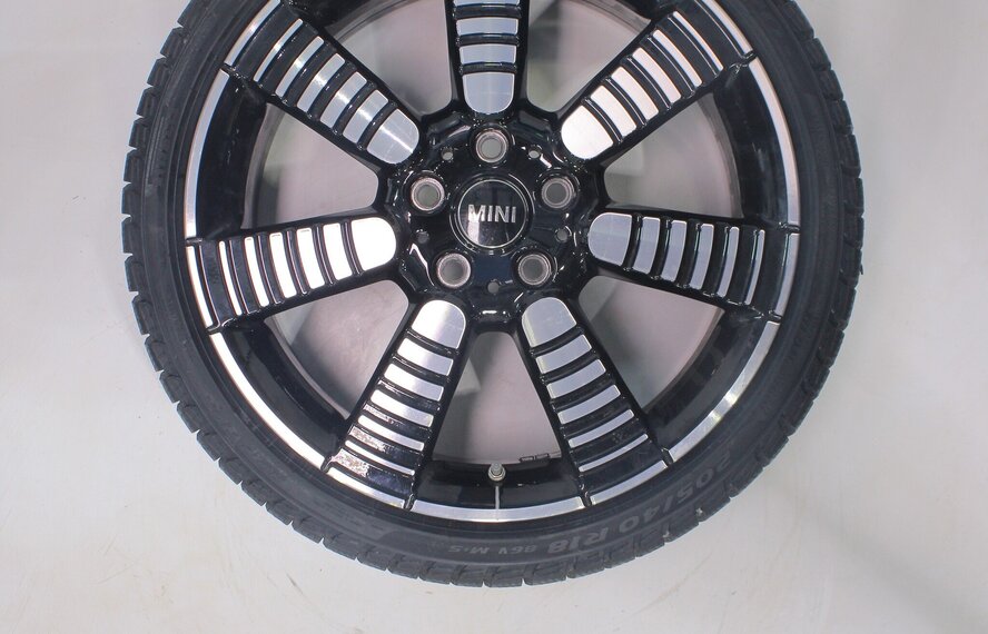 Mini Mini Cooper / S / One / Cabrio F55 F56 F57 900 18-Zoll-Felgen Pirelli Runflat Winterkompletträder Neu Original