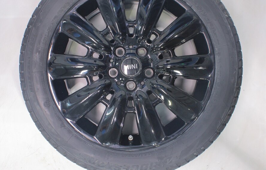 Mini Mini Countryman F60 533 18-Zoll-Felgen Bridgestone Runflat Winterkompletträder Neu Original