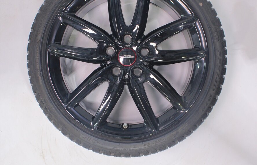 Mini Mini Clubman F54 JCW815 18-Zoll Felgen Pirelli Runflat Winterkompletträder Original