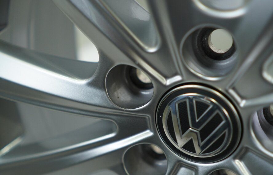 Volkswagen VW Polo 2G 16-Zoll-Felgen Bridgestone Winterkompletträder Original