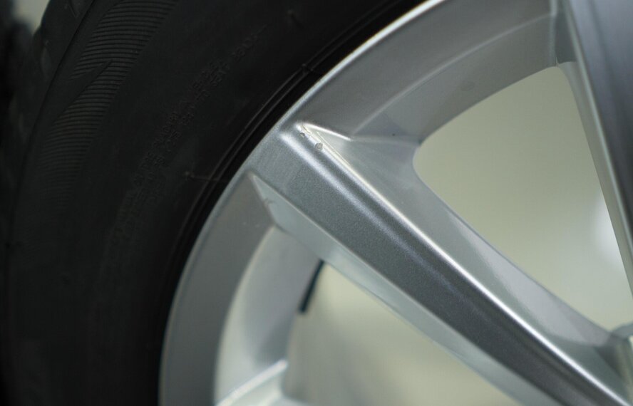 Volkswagen VW Polo 2G 16-Zoll-Felgen Bridgestone Winterkompletträder Original