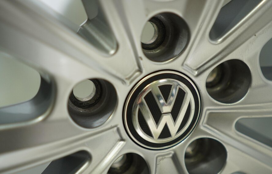 Volkswagen VW Polo 2G 16-Zoll-Felgen Bridgestone Winterkompletträder Original