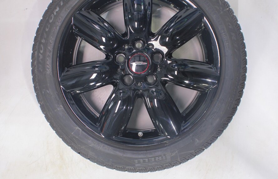 Mini Mini Clubman F54 528 17-Zoll-Felgen Pirelli Winterkompletträder Original