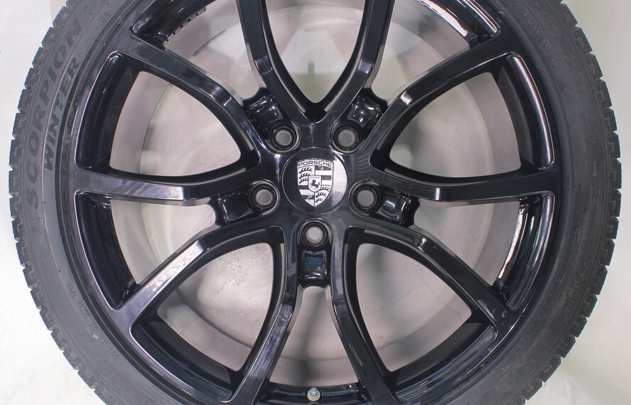 Porsche Porsche Cayenne E3 21 Zoll Felgen Pirelli Winterreifen Original