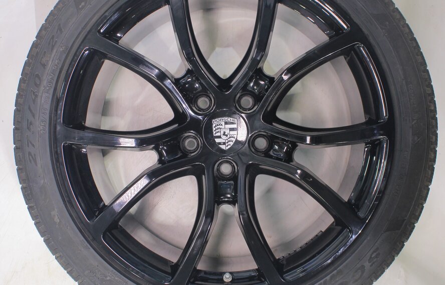Porsche Porsche Cayenne E3 21 Zoll Felgen Pirelli Winterreifen Original