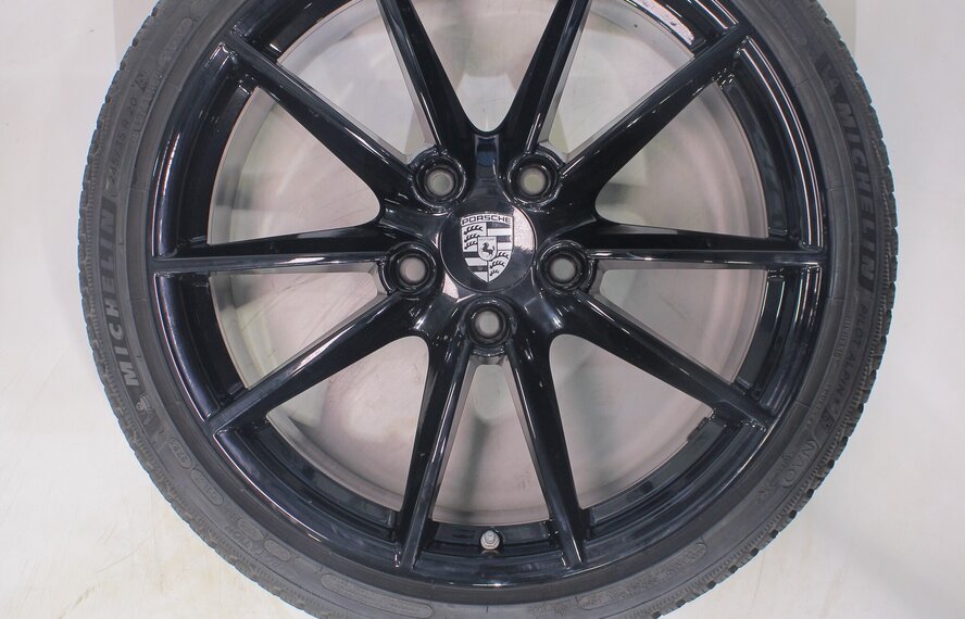 Porsche Porsche 911 992 Carrera S 4S Targa 4S 20 & 21 Zoll Felgen Michelin Winterkompletträder Original