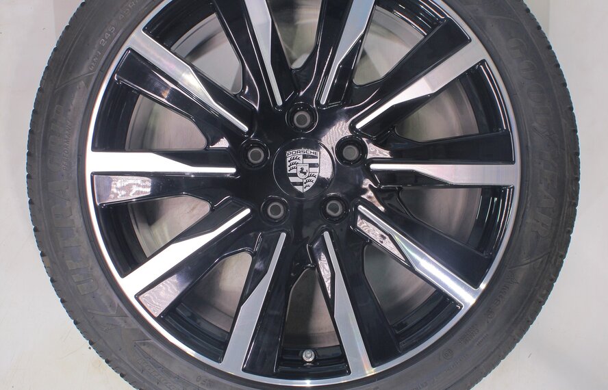 Porsche Porsche Taycan 4S S Turbo 20 Zoll Felgen Goodyear Winterkompletträder Original