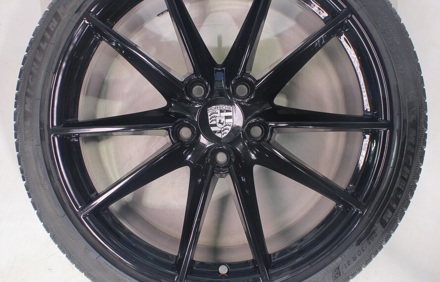 Porsche Porsche 911 992 Carrera S 4S Targa 4S 20 & 21 Zoll Felgen Michelin Winterkompletträder Original