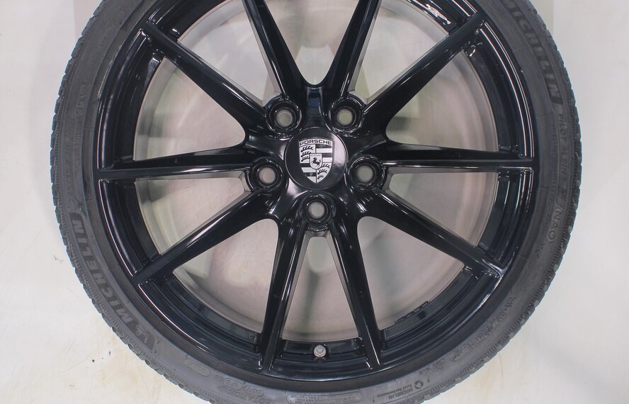 Porsche Porsche 911 992 Carrera S 4S Targa 4S 20 & 21 Zoll Felgen Michelin Winterkompletträder Original