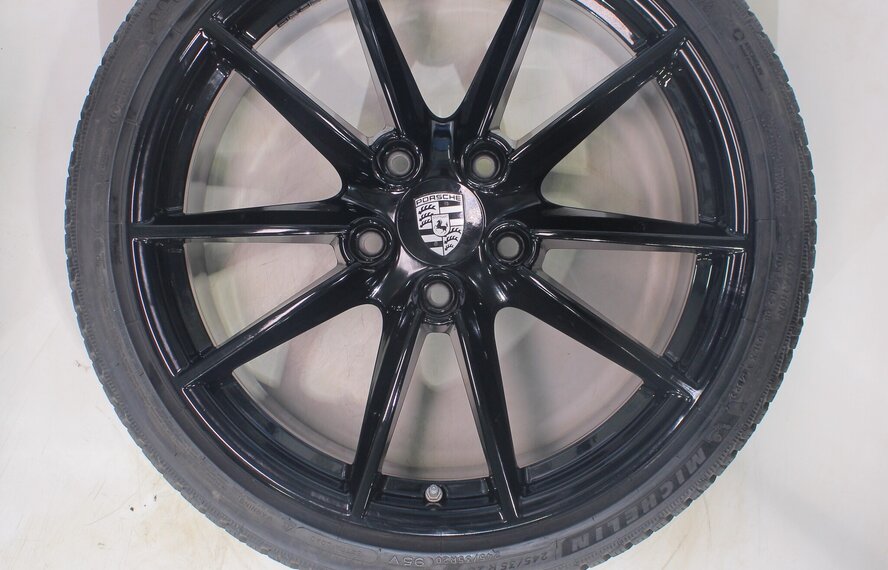 Porsche Porsche 911 992 Carrera S 4S Targa 4S 20 & 21 Zoll Felgen Michelin Winterkompletträder Original