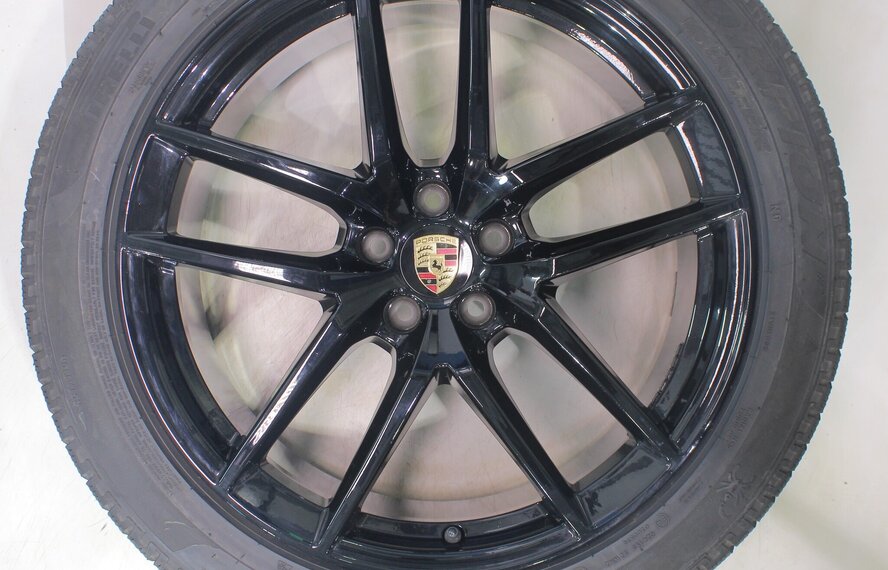 Porsche Porsche Macan II + III 95B 20 Zoll Felgen Pirelli Winterkompletträder Original