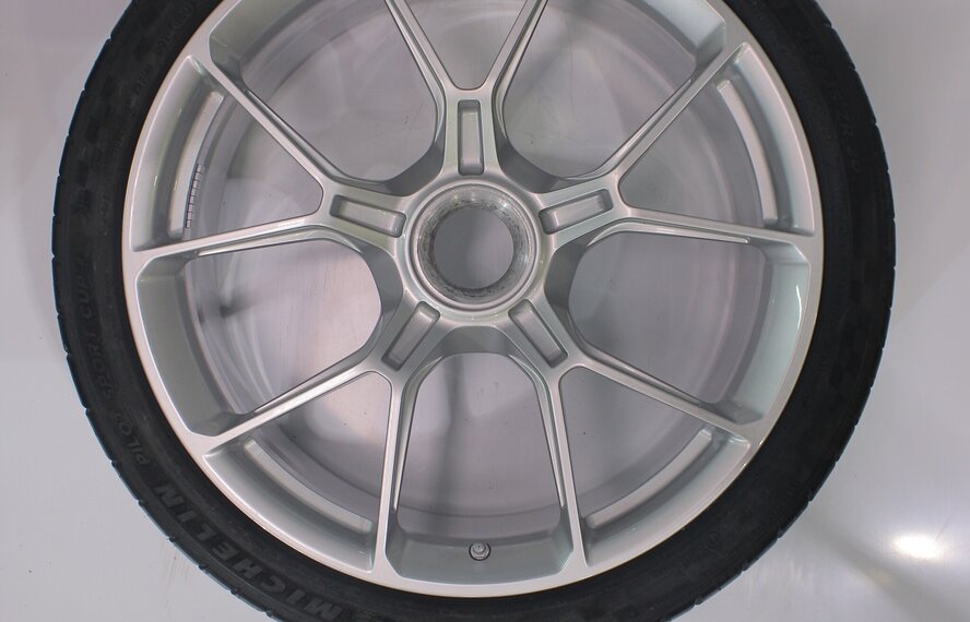 Porsche Porsche 911 992 GTS Turbo S GT3 20 & 21 Zoll Felgen Michelin Sommerkompletträder Neu Original