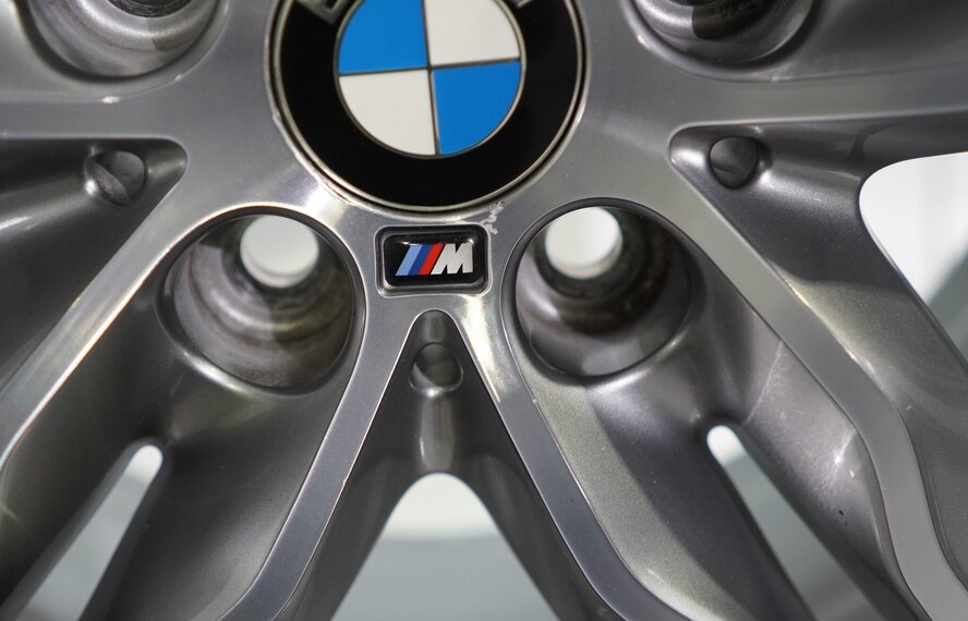 BMW BMW X1 F48 X2 F39 570M 18 Zoll Felgen Bridgestone Runflat Winterkompletträder Original