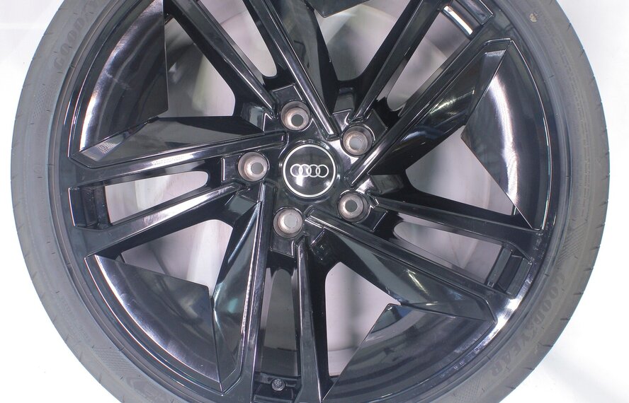 Audi Audi e-tron GT 21 Zoll Felgen Goodyear Sommerkompletträder Original