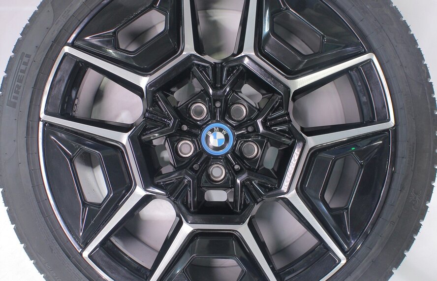 BMW BMW XM G09 922M 22 Zoll Felgen Pirelli Winterkompletträder Original