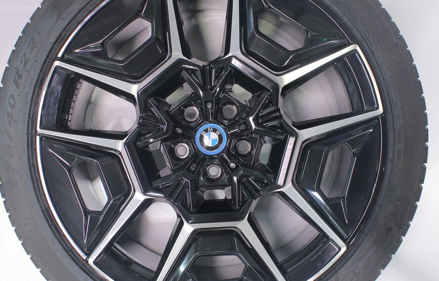 BMW BMW XM G09 922M 22 Zoll Felgen Pirelli Winterkompletträder Original