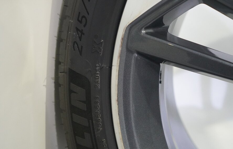 Audi Audi A4 S4 B9 8W 18 Zoll Felgen Michelin Sommerkompletträder Original