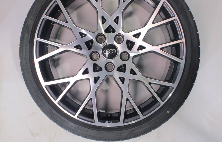Audi Audi RS3 8Y 19 Zoll Felgen Pirelli Sommerkompletträder Original