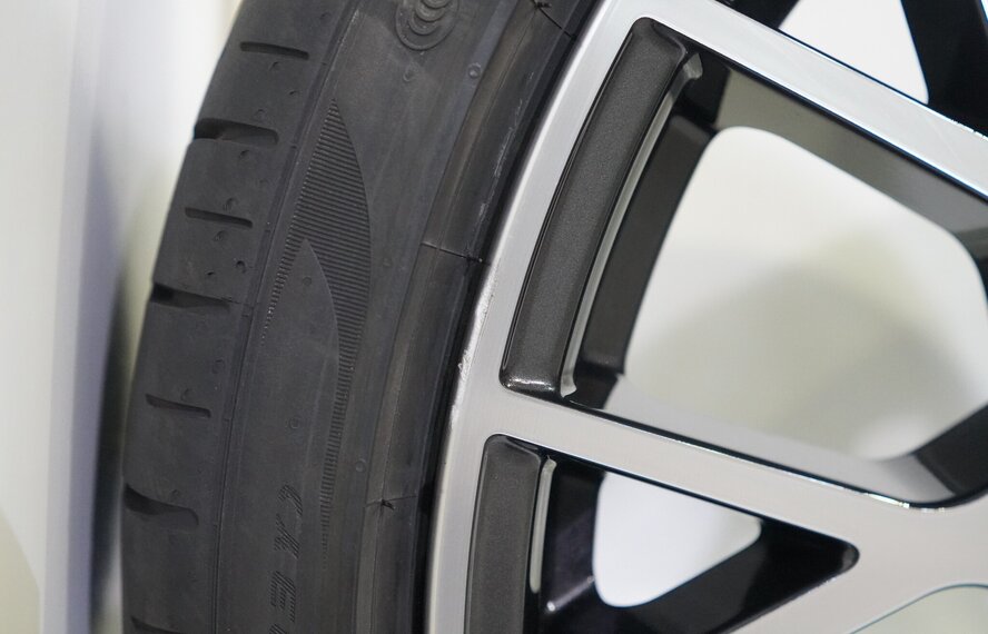 Audi Audi RS3 8Y 19 Zoll Felgen Pirelli Sommerkompletträder Original