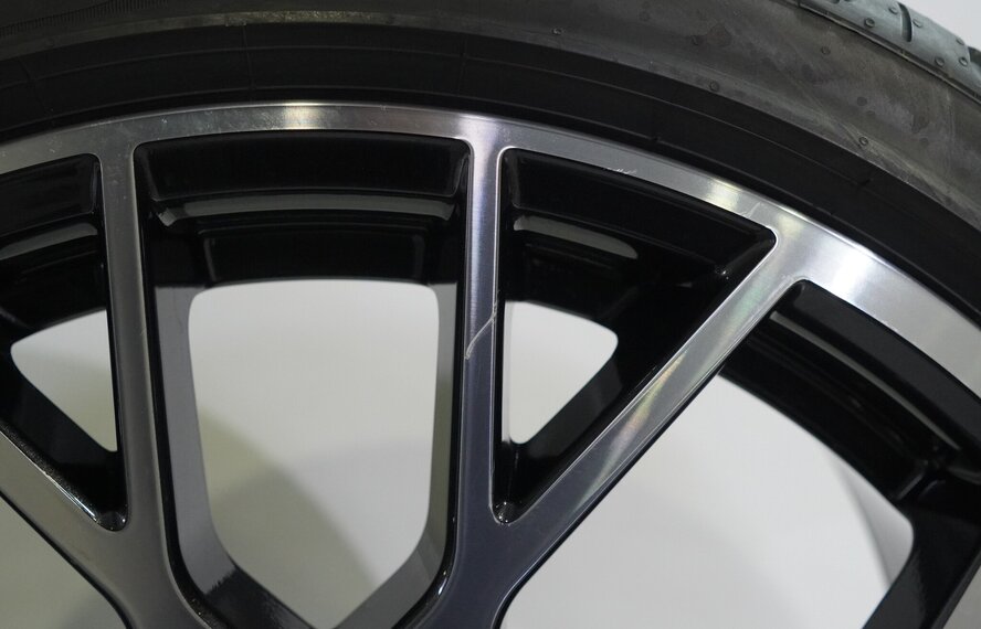 Audi Audi RS3 8Y 19 Zoll Felgen Pirelli Sommerkompletträder Original