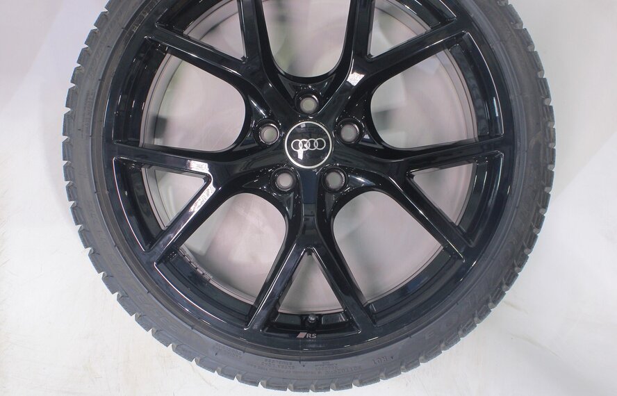 Audi Audi RS3 8Y 19 Zoll Felgen Pirelli Winterkompletträder Neu Original