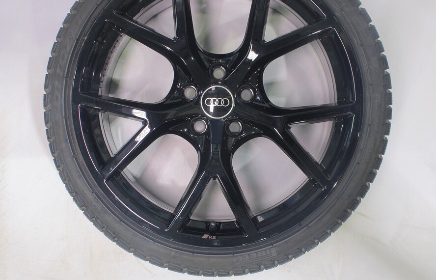 Audi Audi RS3 8Y 19 Zoll Felgen Pirelli Winterkompletträder Neu Original
