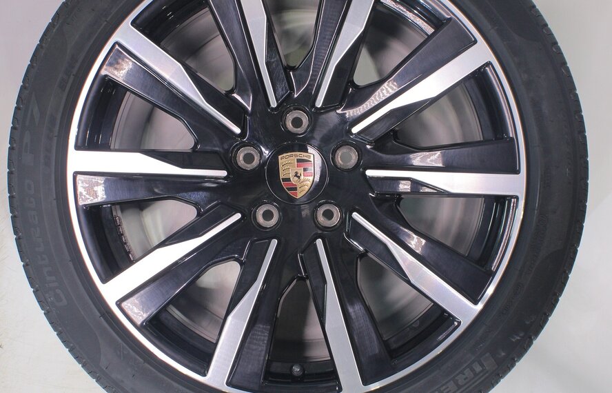 Porsche Porsche Taycan 4S S Turbo 20 Zoll Felgen Pirelli Sommerkompletträder Neu Original