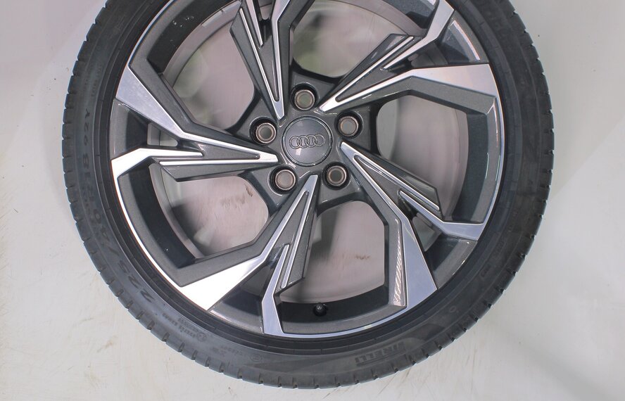 Audi Audi A3 S3 8Y 8V 18 Zoll Felgen Pirelli Sommerkompletträder Original