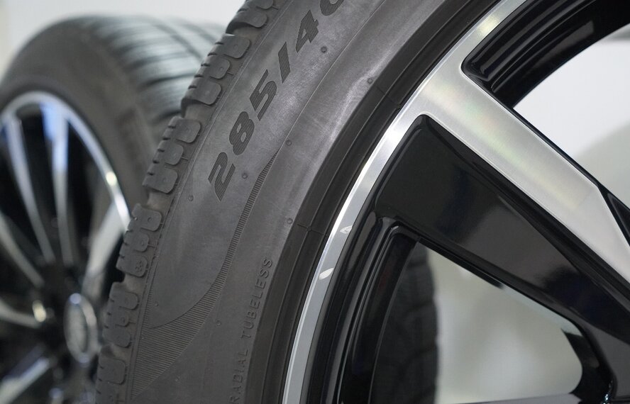 Porsche Porsche Taycan 4S S Turbo 20 Zoll Felgen Pirelli Winterkompletträder Original