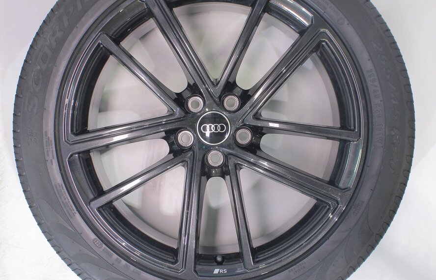 Audi Audi Q5 8MA S-line 20 Zoll Felgen Pirelli Sommerkompletträder Original