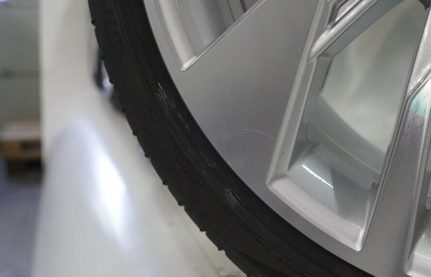 Audi Audi A3 S3 8Y 8V 18 Zoll Felgen Pirelli Sommerkompletträder Original