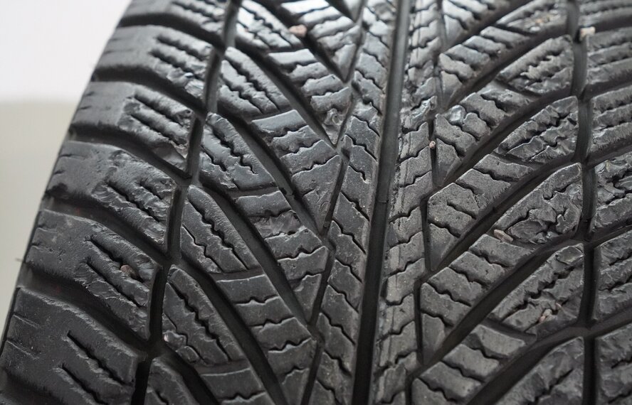 BMW BMW 5 er G30 G31 8 er G14 G15 G16 632 18 Zoll Felgen Goodyear Winterkompletträder Original