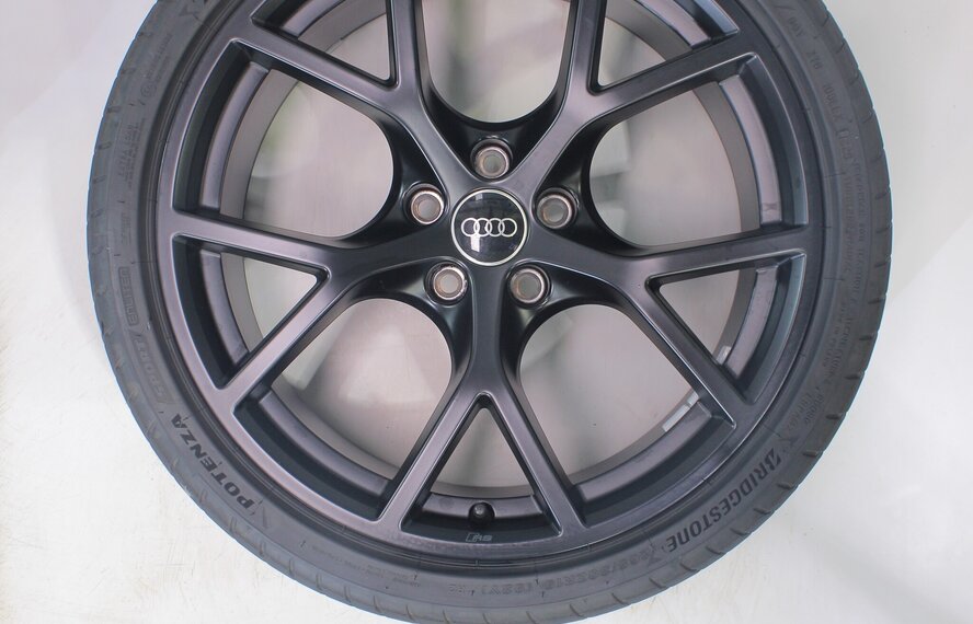 Audi Audi RS3 8Y 19 Zoll Felgen Bridgestone Sommerkompletträder Original