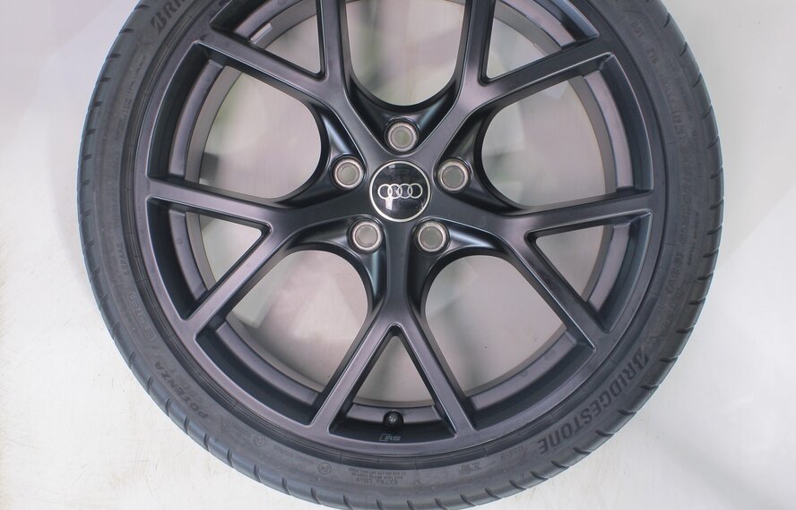 Audi Audi RS3 8Y 19 Zoll Felgen Bridgestone Sommerkompletträder Original
