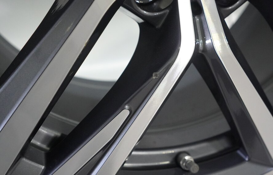 BMW BMW i4 G26 Gran Coupé 853 18 Zoll Felgen Pirelli Sommerkompletträder Original