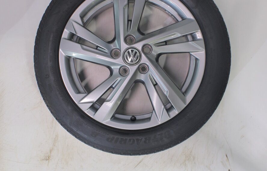 Volkswagen VW Polo 2G 16 Zoll Felgen Goodyear Winterkompletträder Original