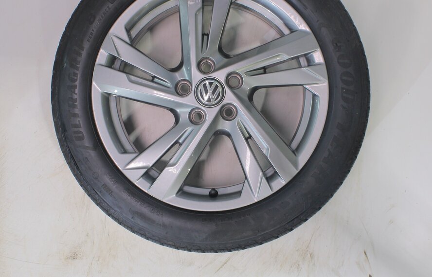 Volkswagen VW Polo 2G 16 Zoll Felgen Goodyear Winterkompletträder Original