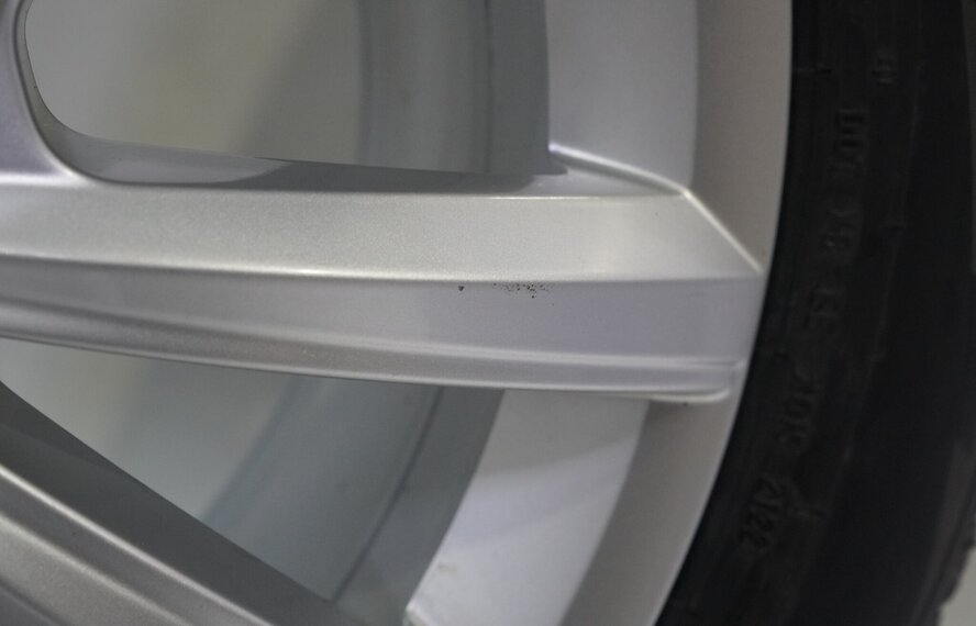 Volkswagen Volkswagen Tiguan II Merano 17 Zoll Felgen Pirelli Winterkompletträder Neu Original