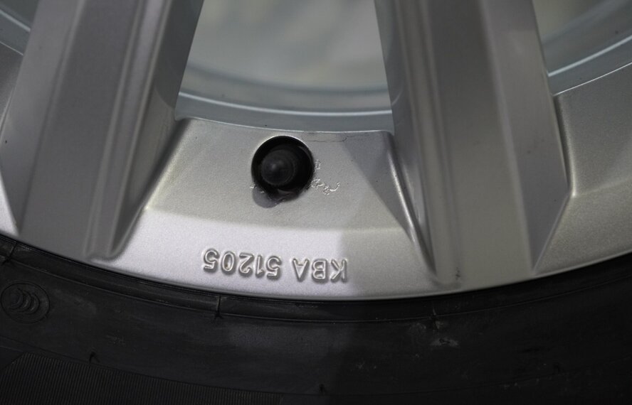 Volkswagen Volkswagen Tiguan II Merano 17 Zoll Felgen Pirelli Winterkompletträder Neu Original
