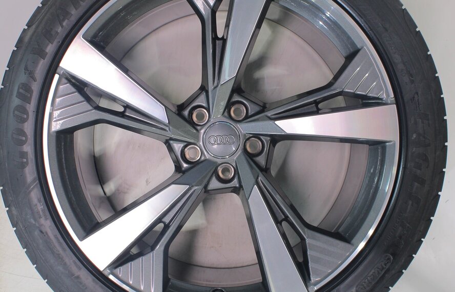 Audi Audi e-tron GE Q8 e-tron 21 Zoll Felgen Goodyear Sommerkompletträder Neu Original