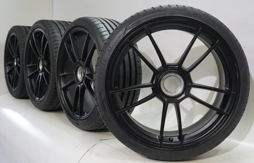 Porsche Porsche 911 992 GTS Turbo S GT3 20 & 21 Zoll Felgen Goodyear Sommerkompletträder Neu Original