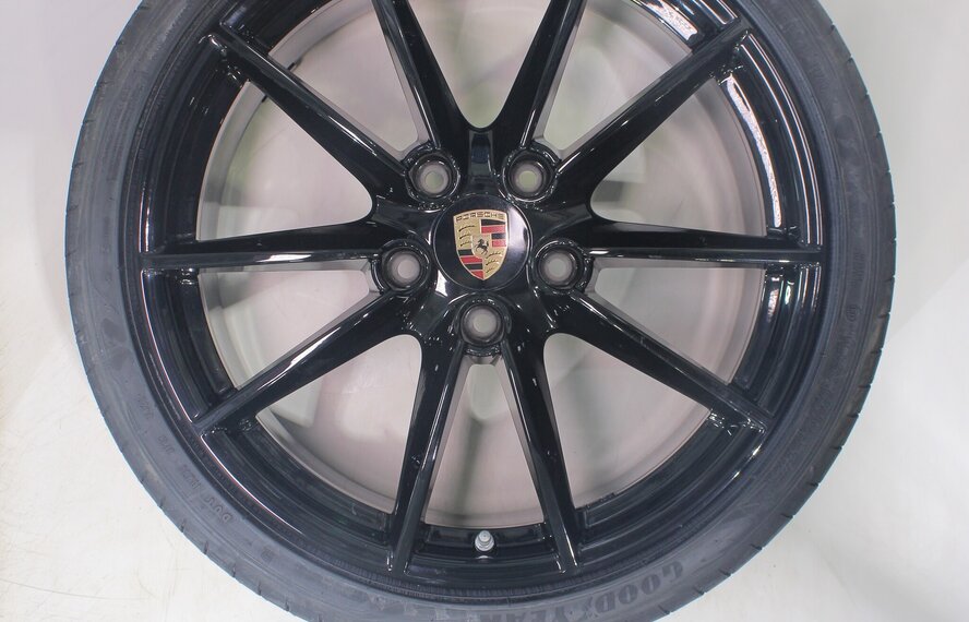 Porsche Porsche 911 992 Carrera S 4S Targa 4S 20 & 21 Zoll Felgen Goodyear Sommerkompletträder Neu Original