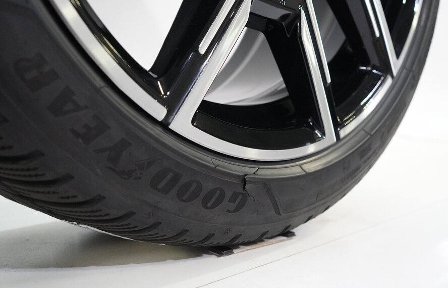BMW BMW 4 er i4 G26 859M 19 Zoll Felgen Goodyear Winterkompletträder Original