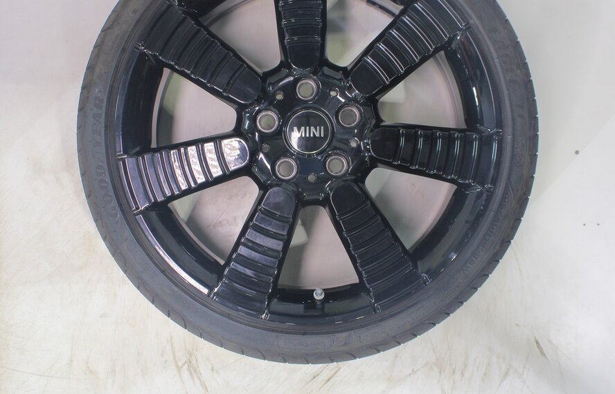 Mini Mini Cooper / S / One / Cabrio F55 F56 F57 900 18 Zoll Felgen Goodyear Runflat Sommerkompletträder Original