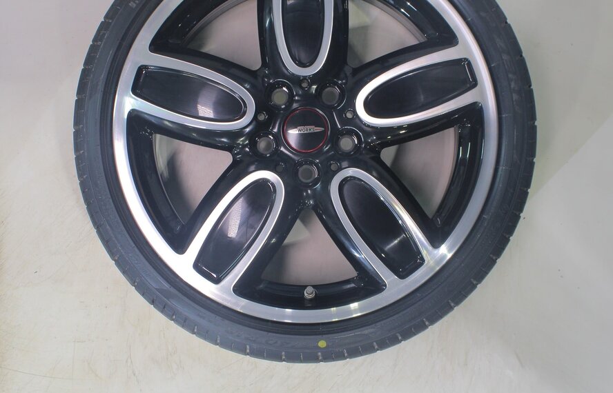 Mini Mini Cooper / S / One / Cabrio F55 F56 F57 JCW563 18 Zoll Felgen Pirelli Runflat Sommerkompletträder Neu Original