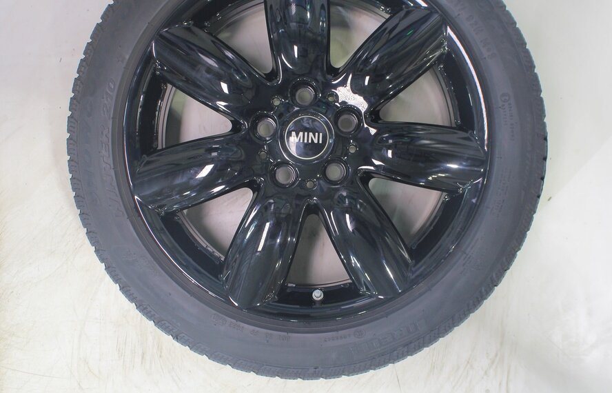 Mini Mini Clubman F54 528 17 Zoll Felgen Pirelli Winterkompletträder Original