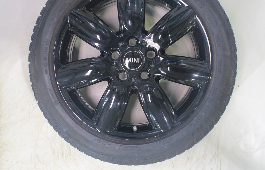 Mini Mini Clubman F54 528 17 Zoll Felgen Pirelli Winterkompletträder Original
